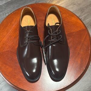 Leather Upper
Leather Lining
Man Made Sole
New w/ Tags